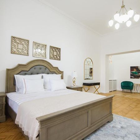 Unique Experience At Rimanoczy Palace Oradea Zewnętrze zdjęcie